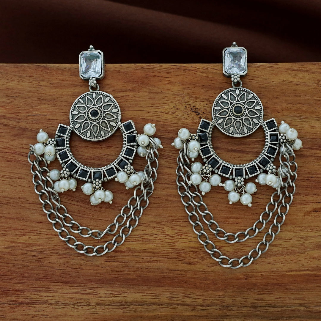Famila Floral Pearl Chainy Earring