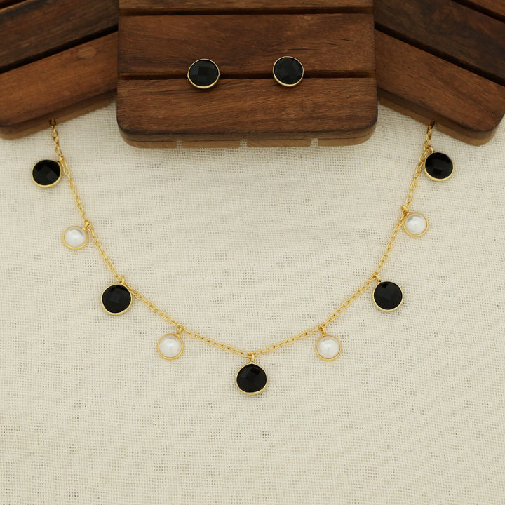 Mihaara Pearl Neckpiece With Stud (Colour Option)