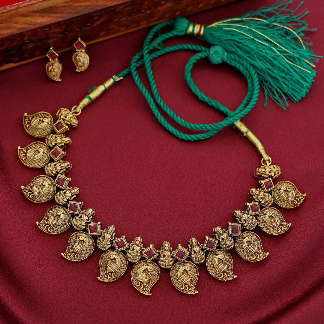 Brishti Devi Kemp Stone Short Neckpiece With Earring