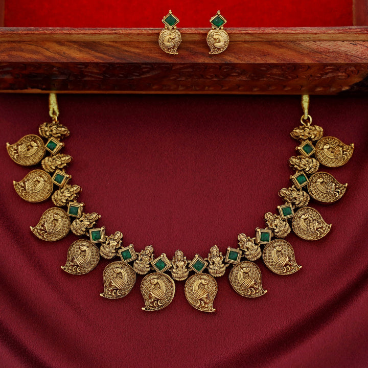 Brishti Devi Kemp Stone Short Neckpiece With Earring