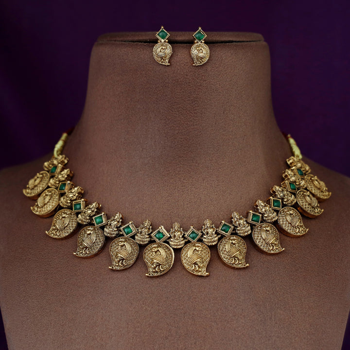 Brishti Devi Kemp Stone Short Neckpiece With Earring