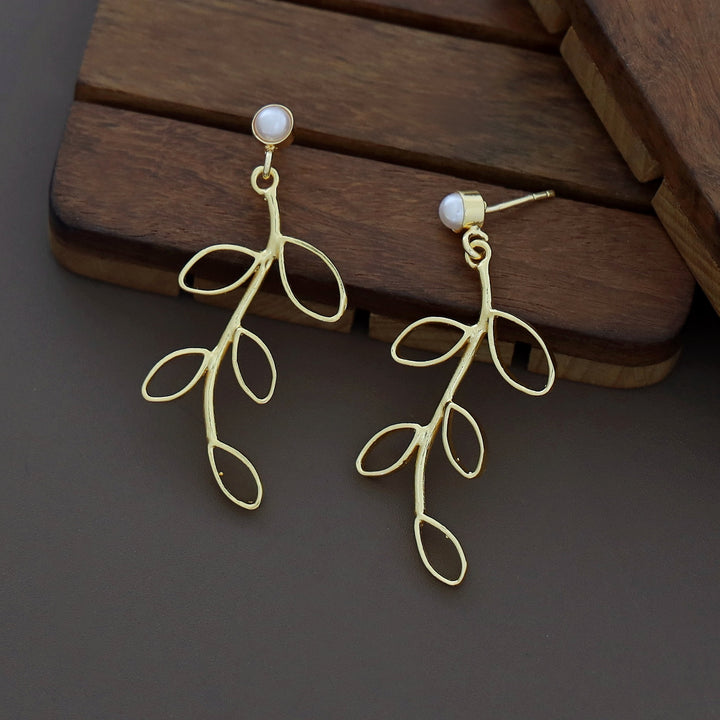 Amara Golden Leafy Pearl Earring