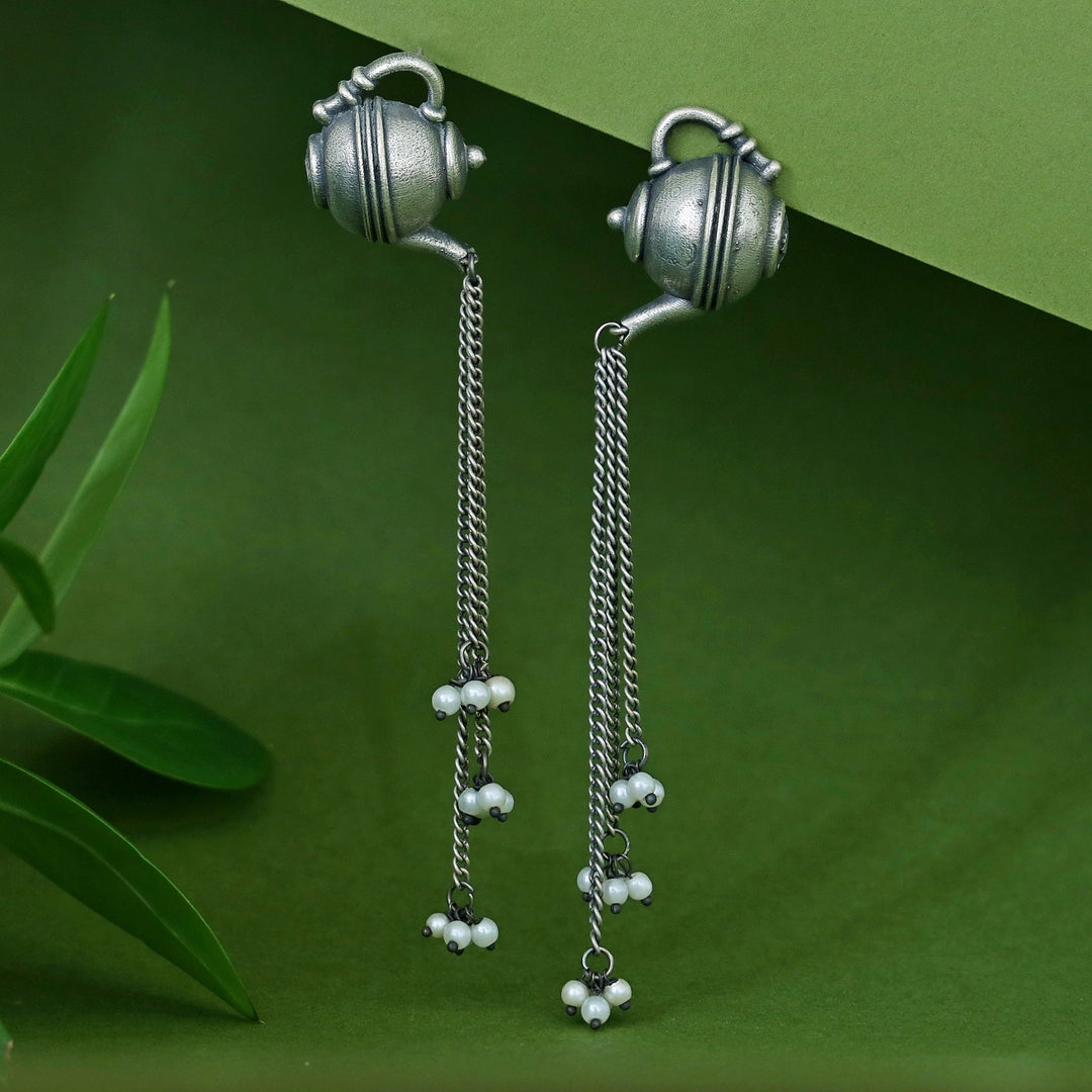 Mitali Kettle Hanging Pearl Earring