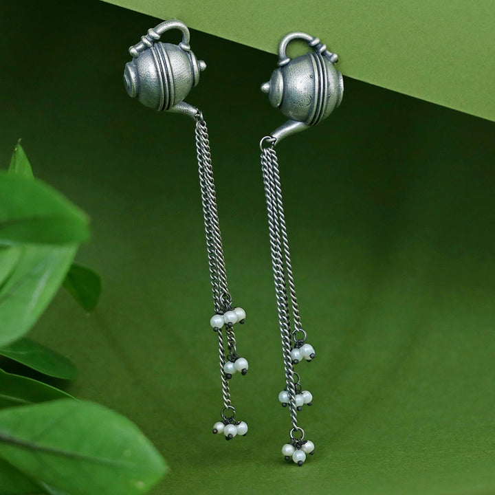 Mitali Kettle Hanging Pearl Earring