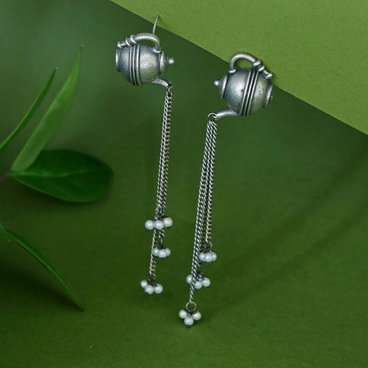 Mitali Kettle Hanging Pearl Earring