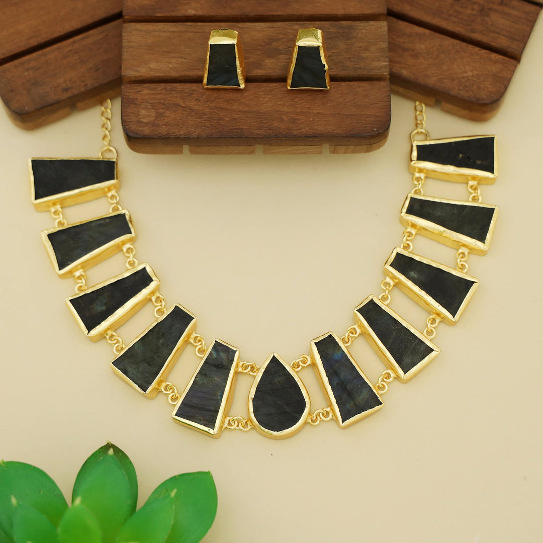 Harma Raindrop Raw Stone Neckpiece with Earring