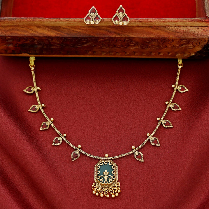 Sharvani Palakka Neckpiece With Earring