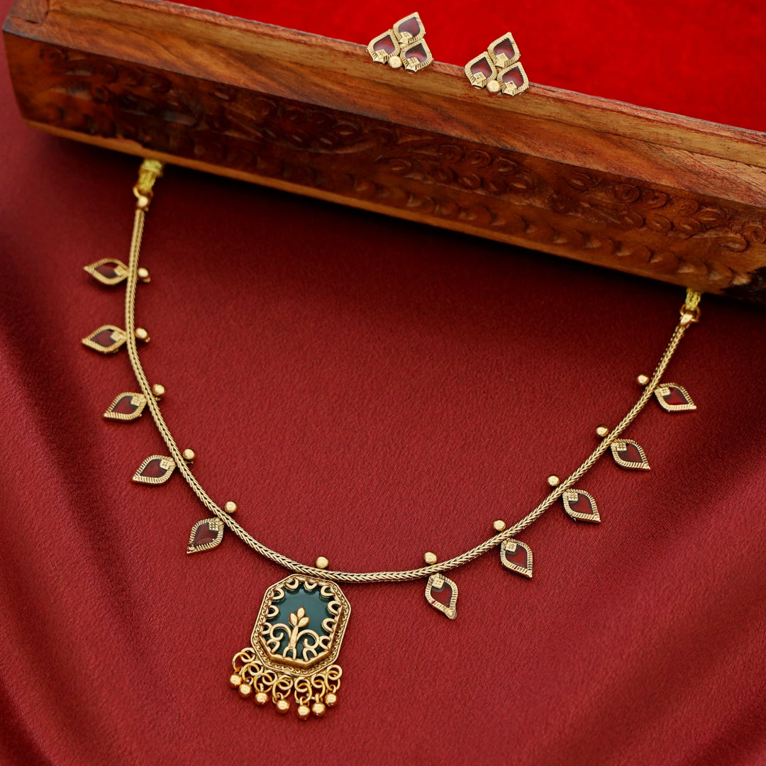 Sharvani Palakka Neckpiece With Earring