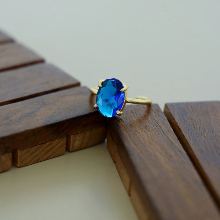 Golden Claw Glossy Oval Ring