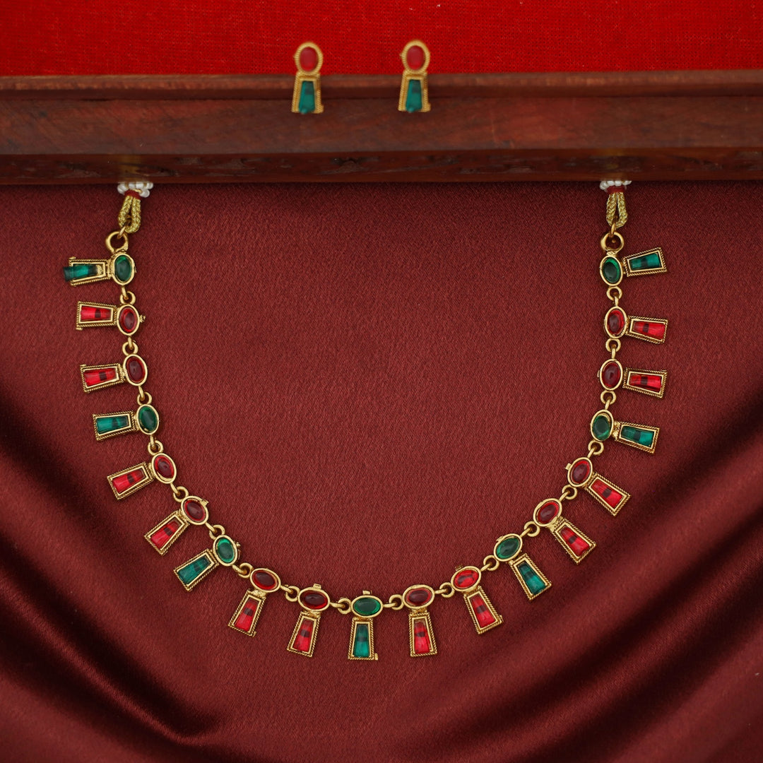 Tanmaya Kemp Stone Short Neckpiece With Earring