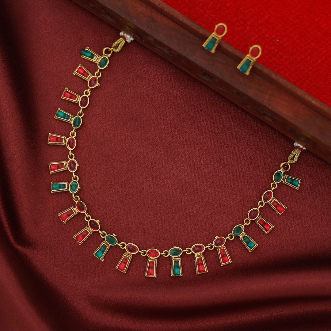 Tanmaya Kemp Stone Short Neckpiece With Earring