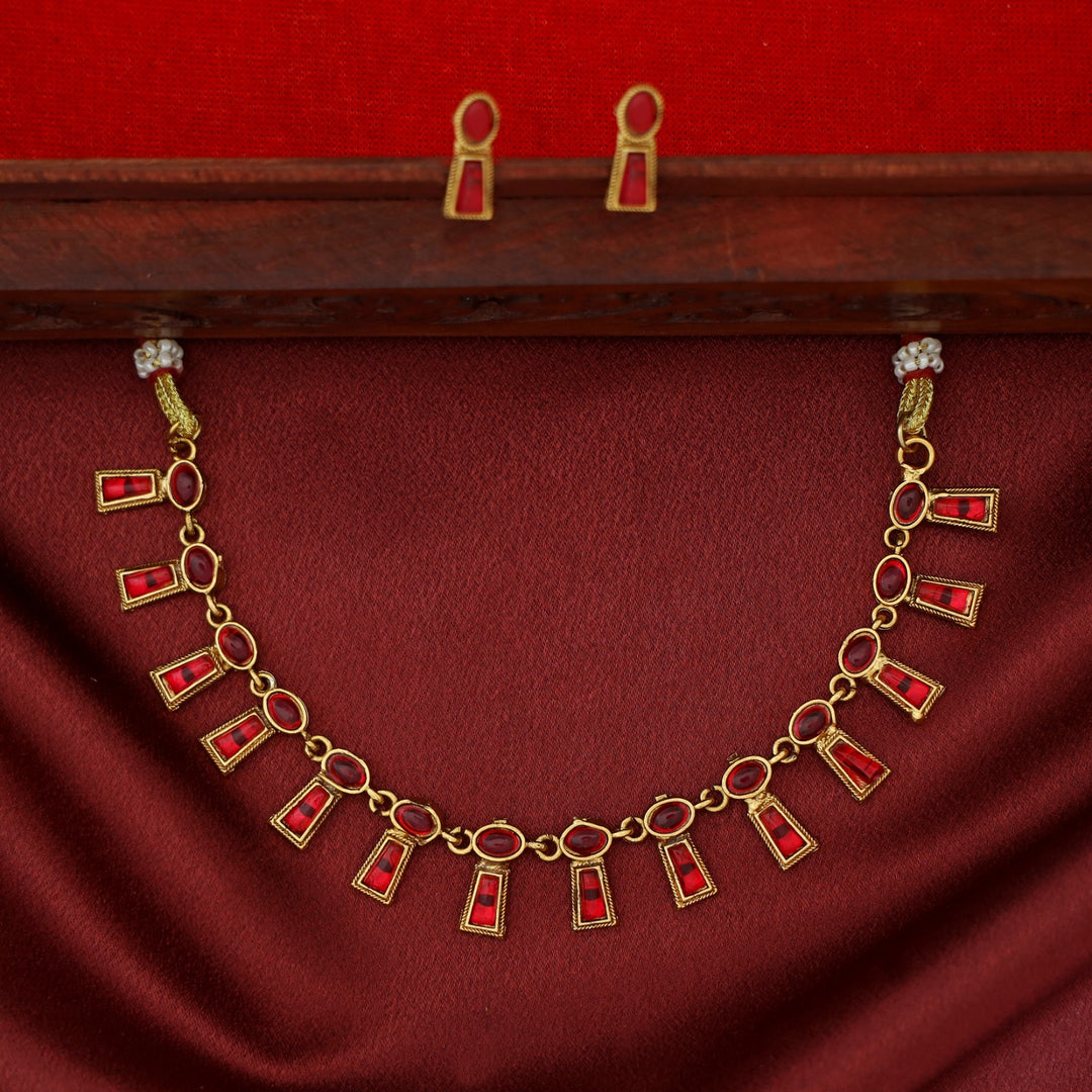 Tanmaya Kemp Stone Short Neckpiece With Earring