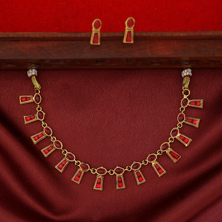 Tanmaya Kemp Stone Short Neckpiece With Earring