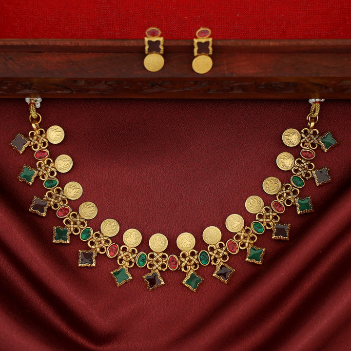 Adhitri Kemp Stone Kashi Choker/Short Neckpiece With Earring