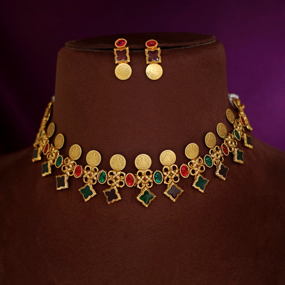 Adhitri Kemp Stone Kashi Choker/Short Neckpiece With Earring