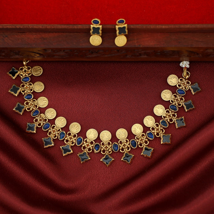 Adhitri Kemp Stone Kashi Choker/Short Neckpiece With Earring