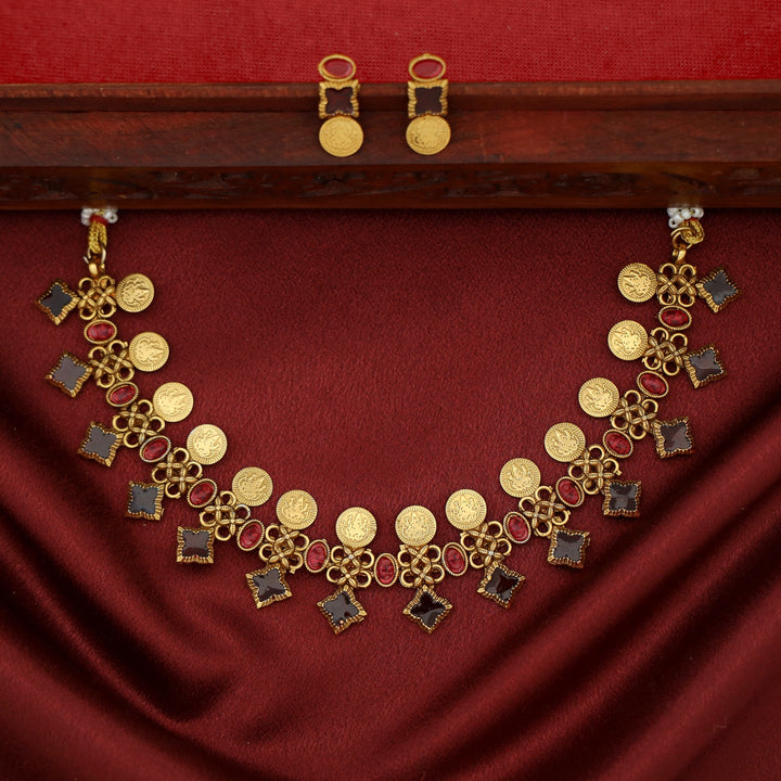 Adhitri Kemp Stone Kashi Choker/Short Neckpiece With Earring