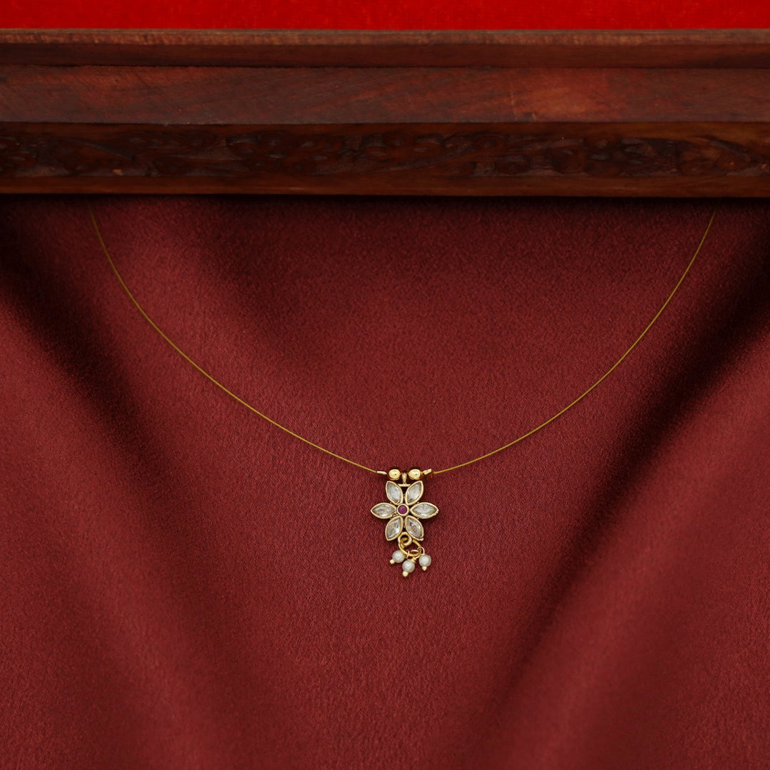 Jashira Cluster Pearl Flower String Neckpiece