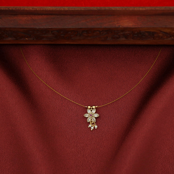 Jashira Cluster Pearl Flower String Neckpiece