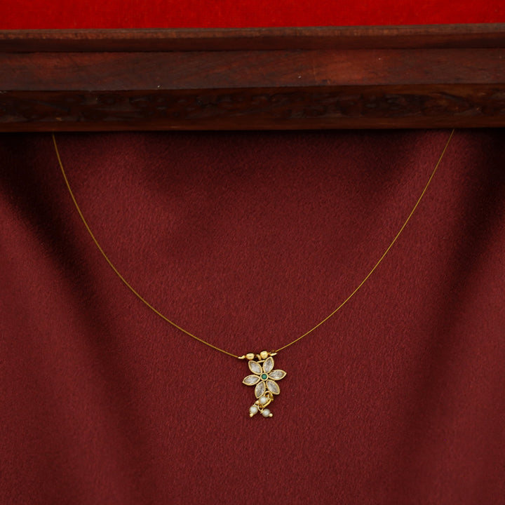 Jashira Cluster Pearl Flower String Neckpiece