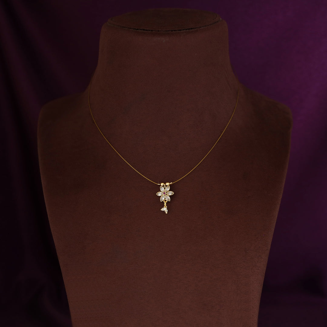 Jashira Cluster Pearl Flower String Neckpiece