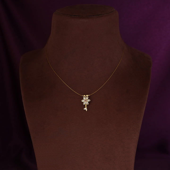 Jashira Cluster Pearl Flower String Neckpiece