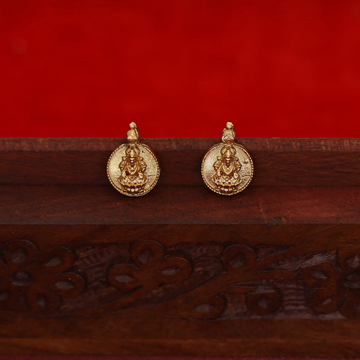 Sathyabhama Devi Overlapping Mini Kashi Short Neckpiece With Stud