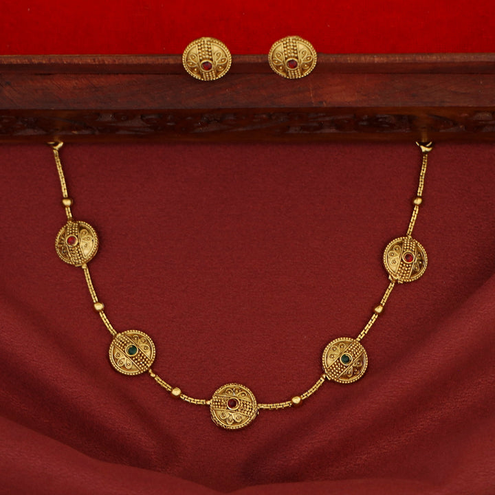 Purna 5 Circle Ball Choker With Stud