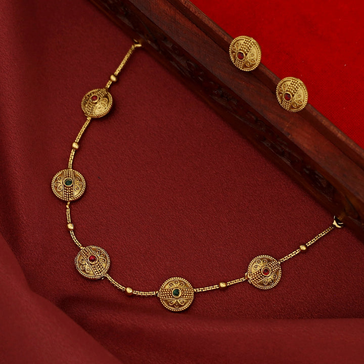 Purna 5 Circle Ball Choker With Stud