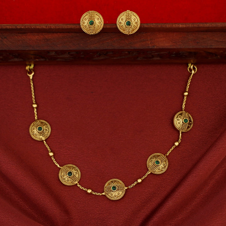 Purna 5 Circle Ball Choker With Stud