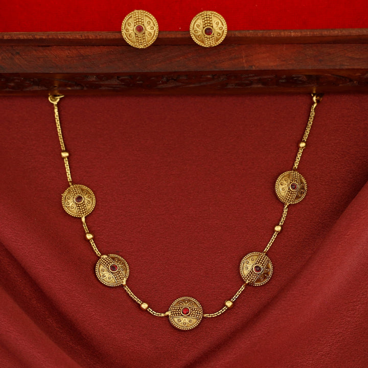 Purna 5 Circle Ball Choker With Stud