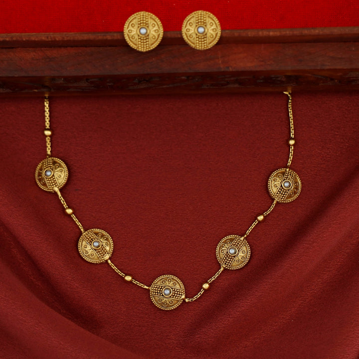 Purna 5 Circle Ball Choker With Stud