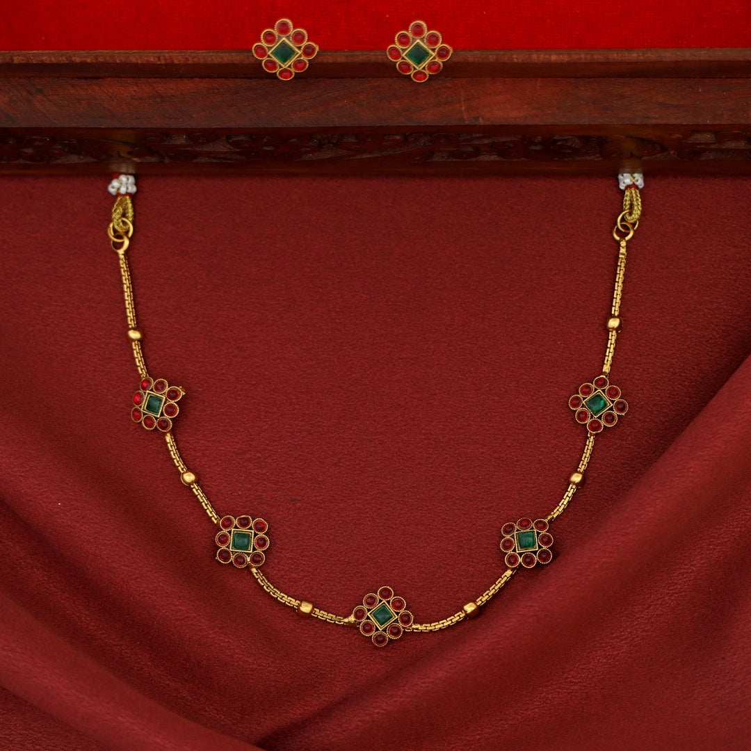 Shakti 5 Diamond Ball Short Neckpiece With Stud