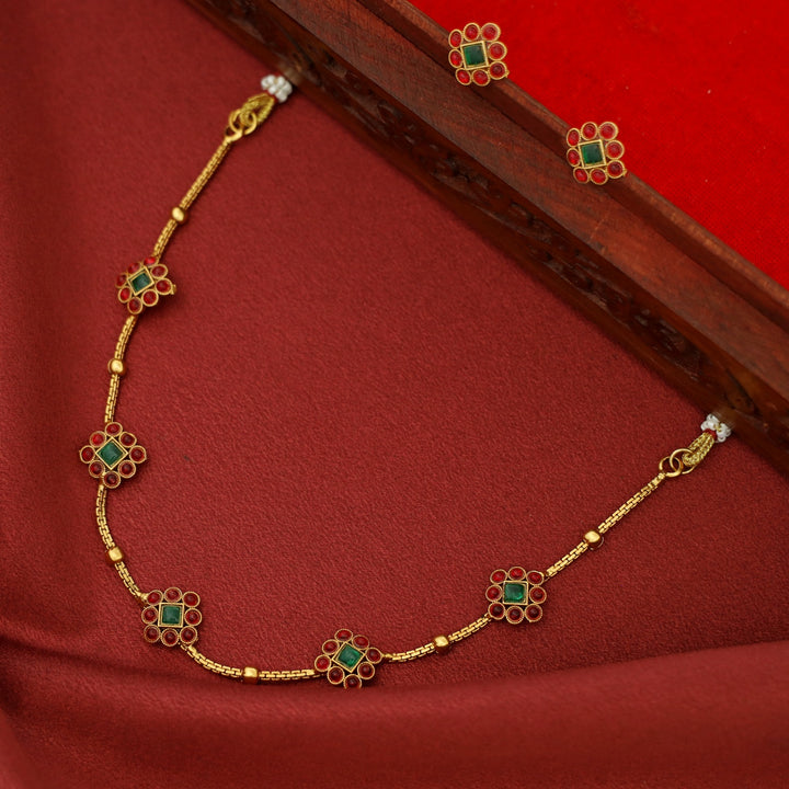 Shakti 5 Diamond Ball Short Neckpiece With Stud