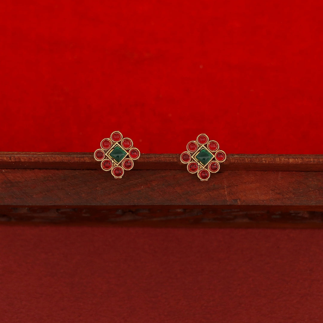 Shakti 5 Diamond Ball Short Neckpiece With Stud