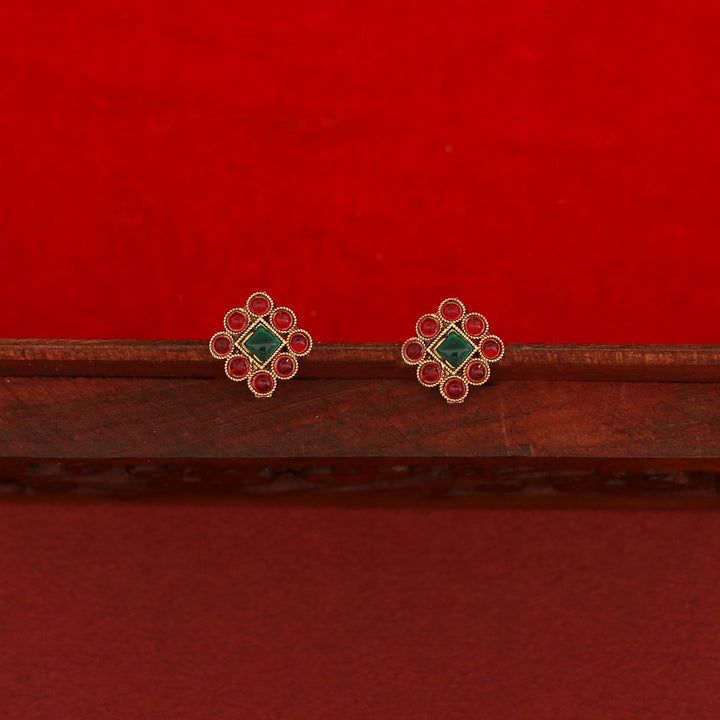 Shakti 5 Diamond Ball Short Neckpiece With Stud