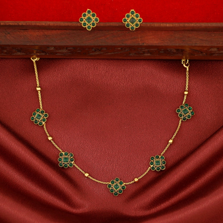 Shakti 5 Diamond Ball Short Neckpiece With Stud