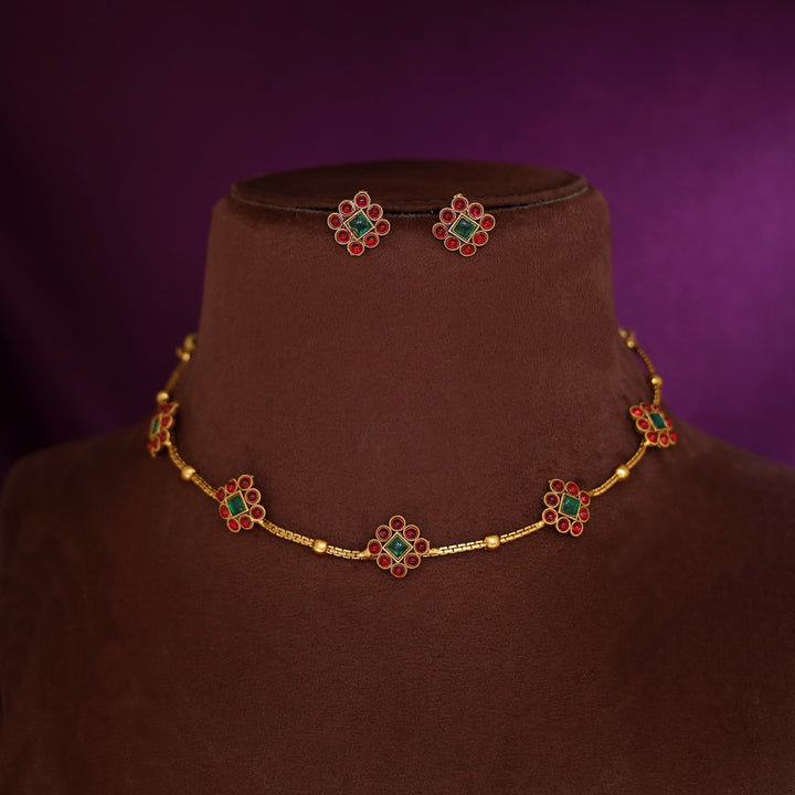 Shakti 5 Diamond Ball Short Neckpiece With Stud