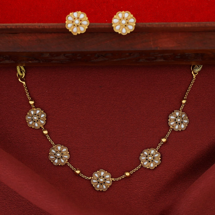 Trinayani 5 Flower Golden Ball Short Neckpiece With Stud