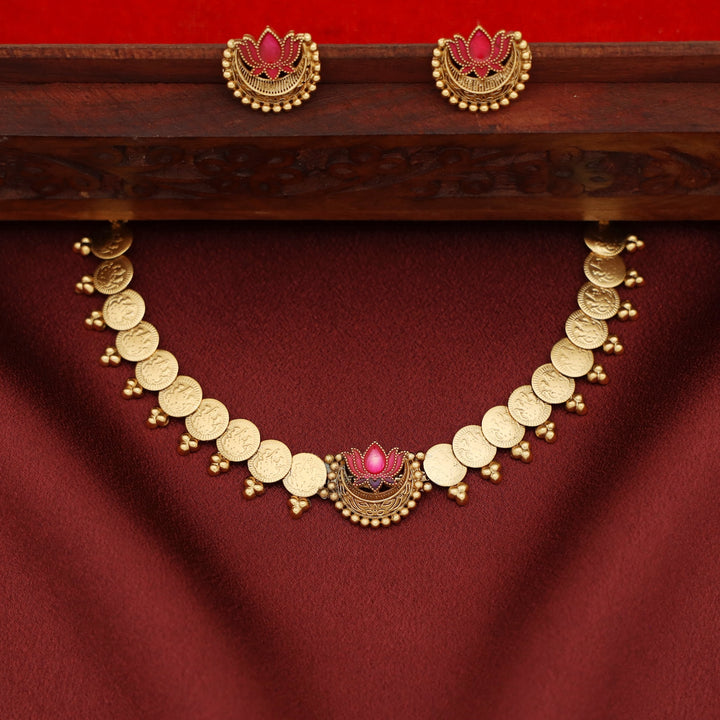 Tanisha Half Moon Lotus Kashi Choker With Earring