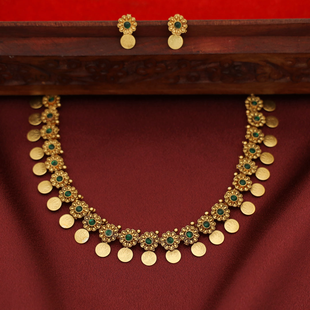 Ishwari Floral Kashi Short Neckpiece With Earring