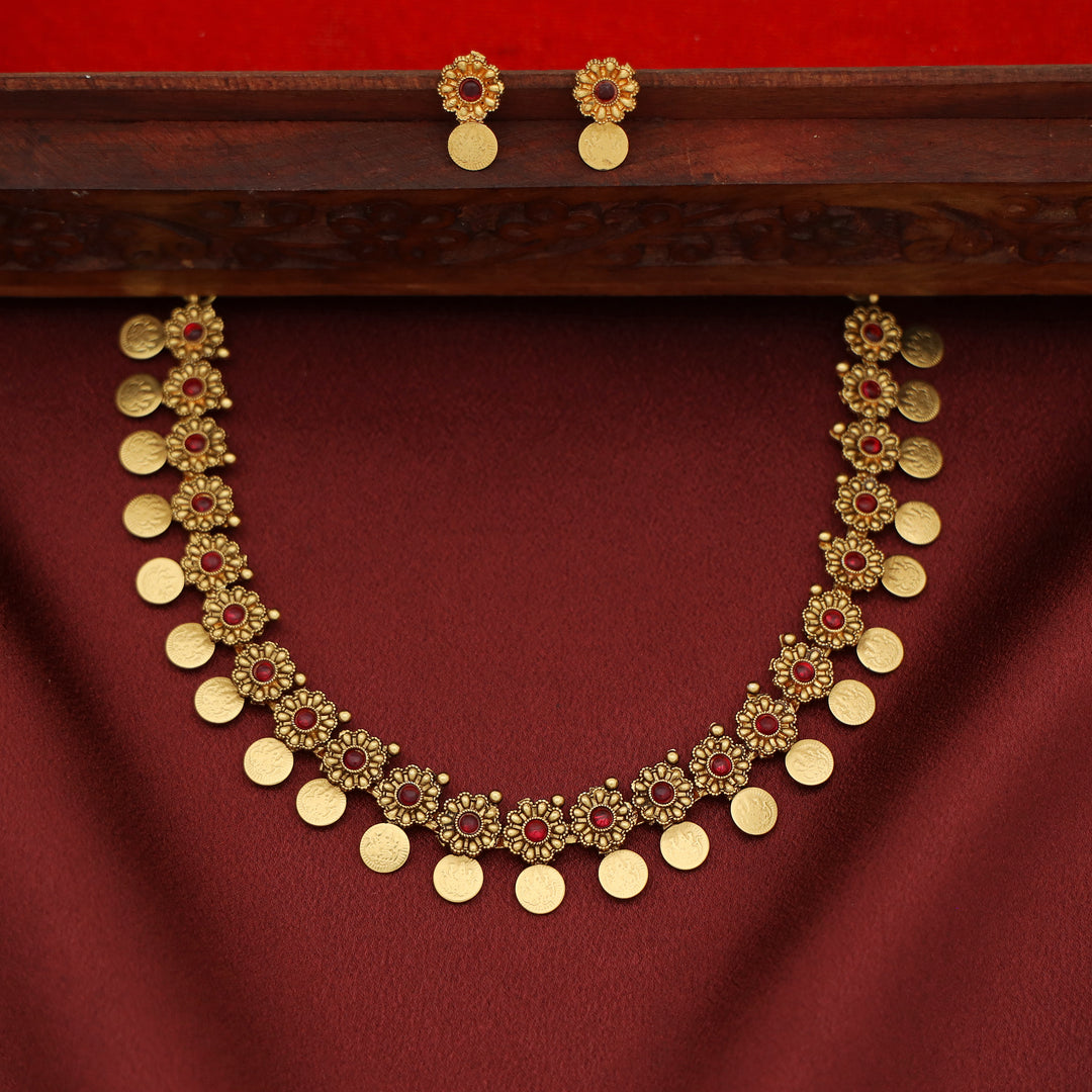 Ishwari Floral Kashi Short Neckpiece With Earring