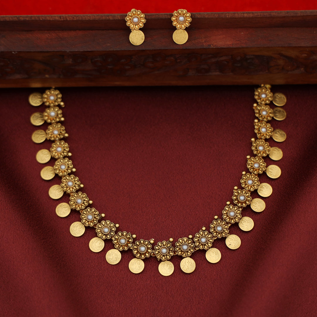 Ishwari Floral Kashi Short Neckpiece With Earring