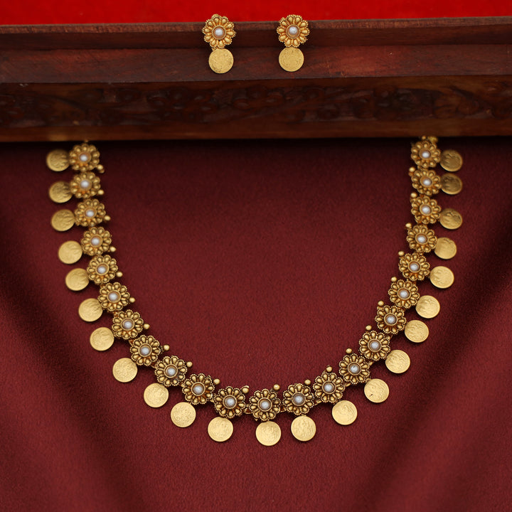 Ishwari Floral Kashi Short Neckpiece With Earring