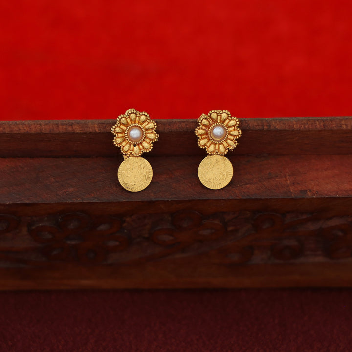 Ishwari Floral Kashi Short Neckpiece With Earring