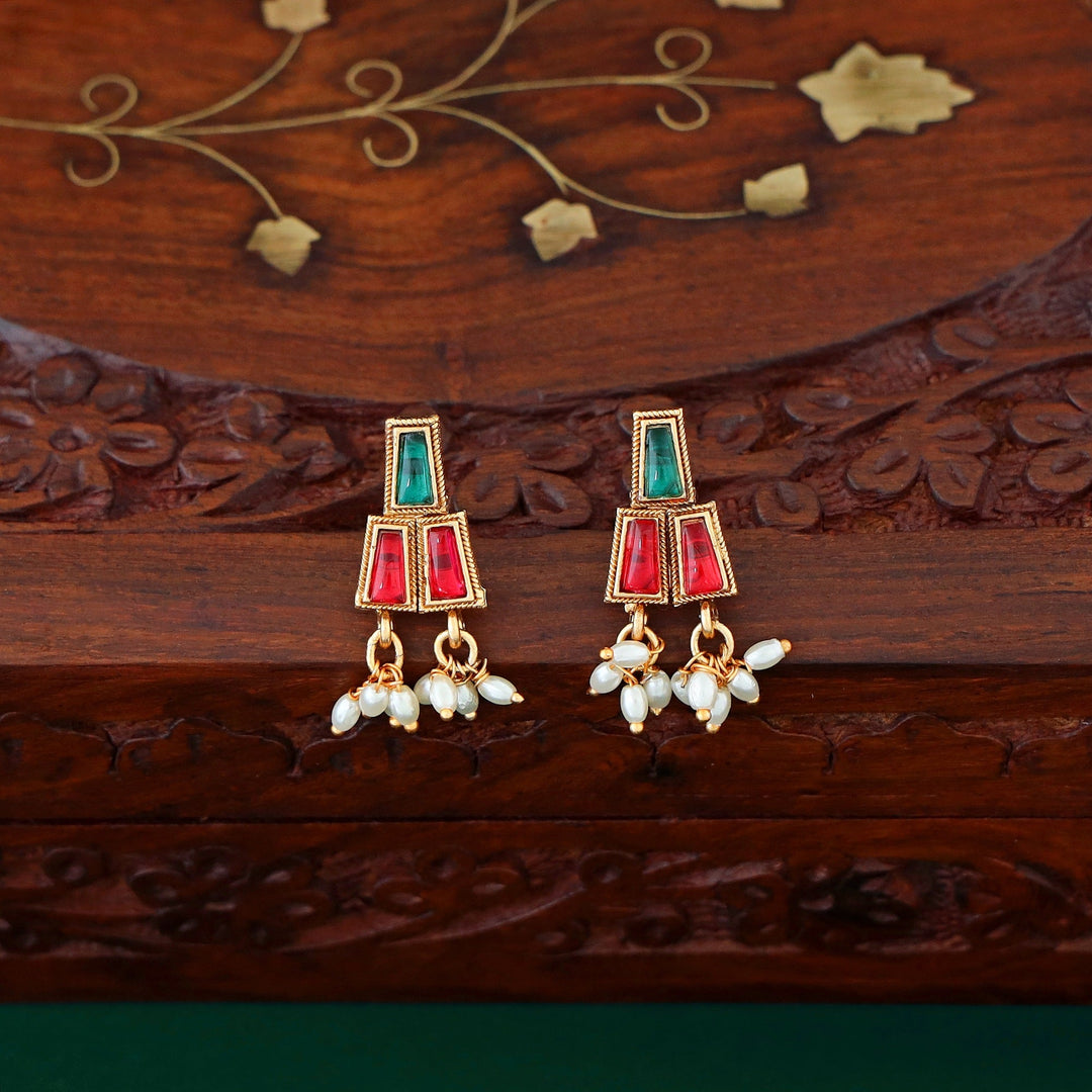 Aadarshini Golden Glossy Rice Pearled Neckpiece With Earring