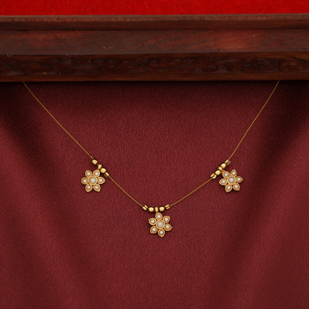 Thridha Tri Flower String Neckpiece