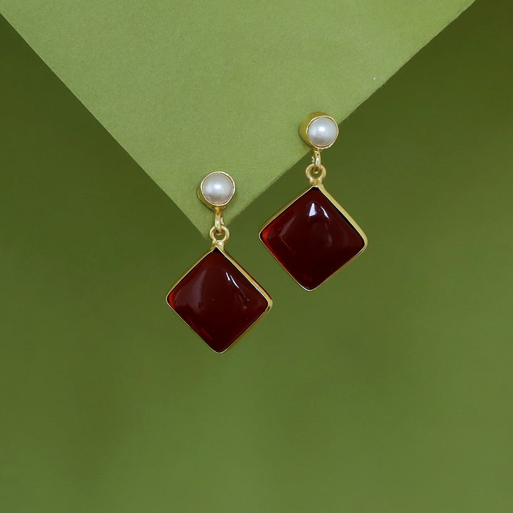 Sonia Golden Pearl Earring