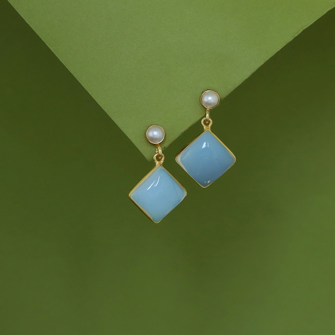 Sonia Golden Pearl Earring