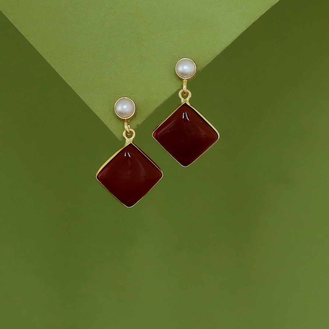 Sonia Golden Pearl Earring